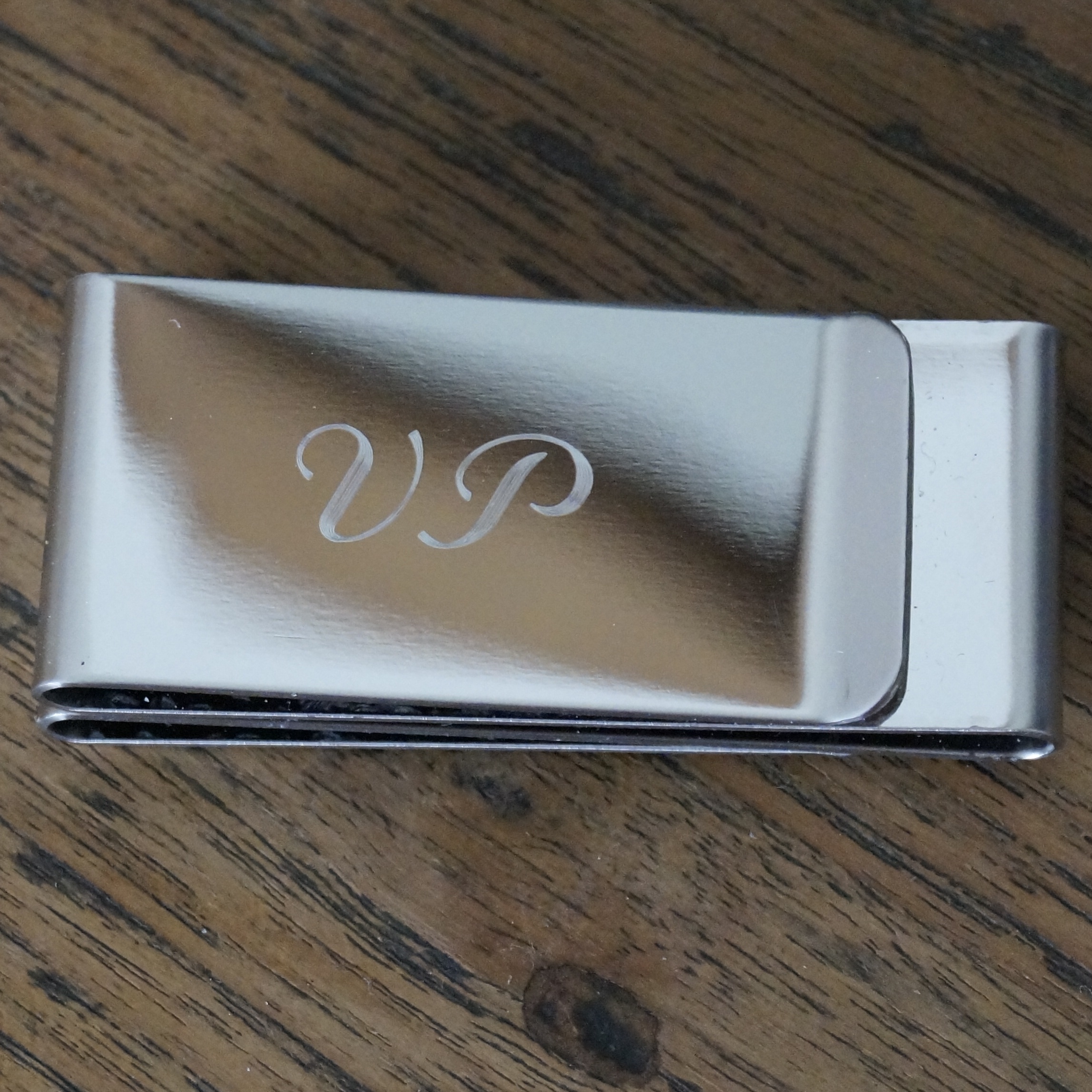 Spona na peníze s gravírovaným monogramem